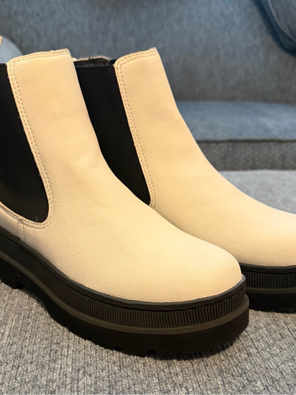 Levi's Cream Chelsea Lug Sole Ankle Boots